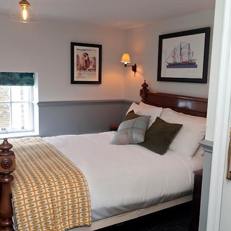 Admiral Hardy Hotel Лондон Екстериор снимка