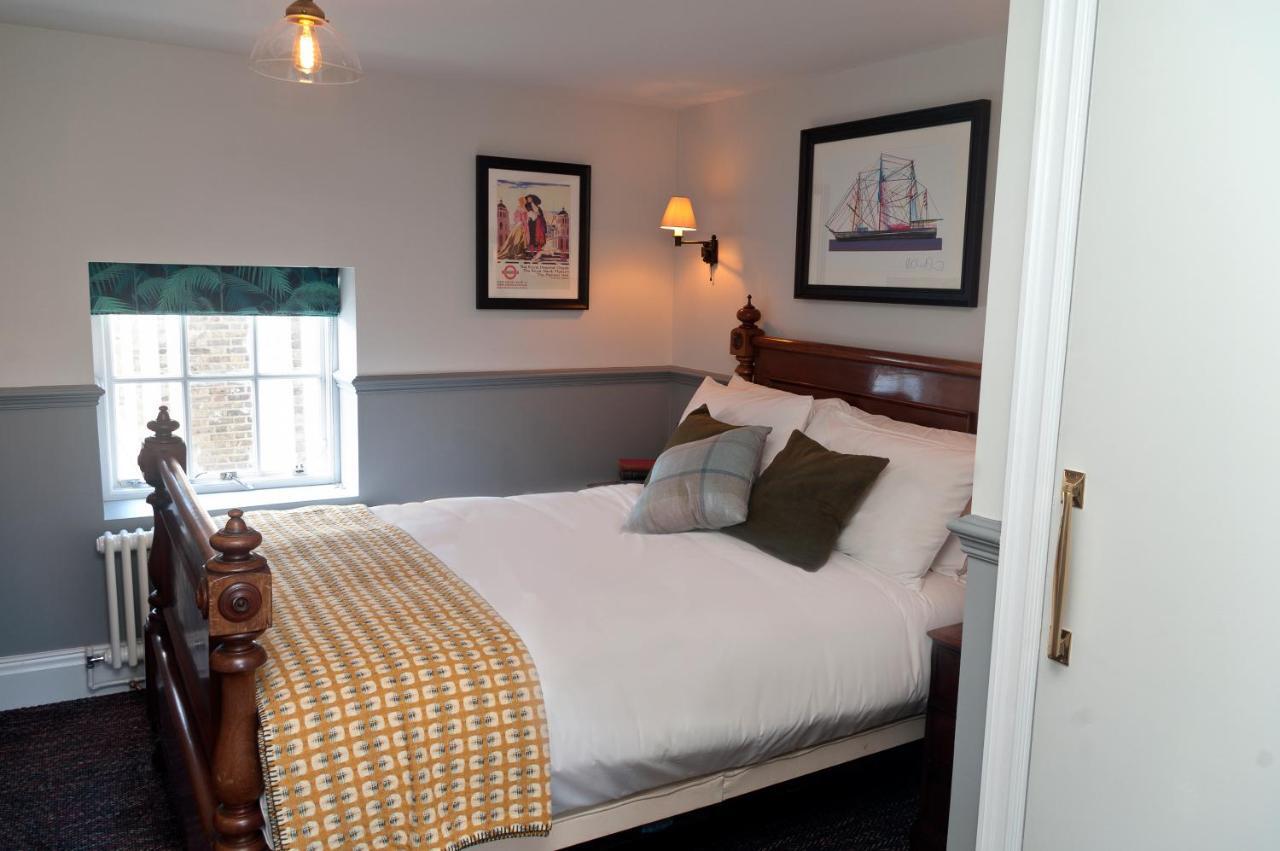 Admiral Hardy Hotel Лондон Екстериор снимка